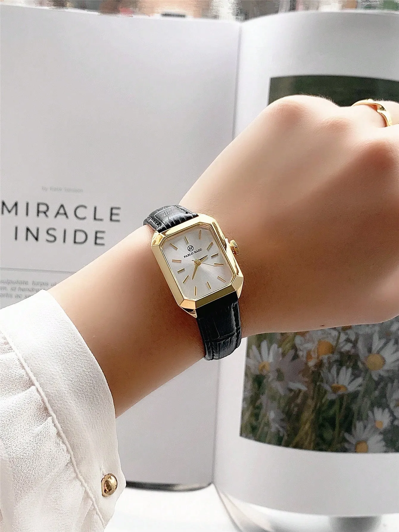 1pc Crocodile Embossed PU Polyurethane Strap Quartz Watch -  Gold