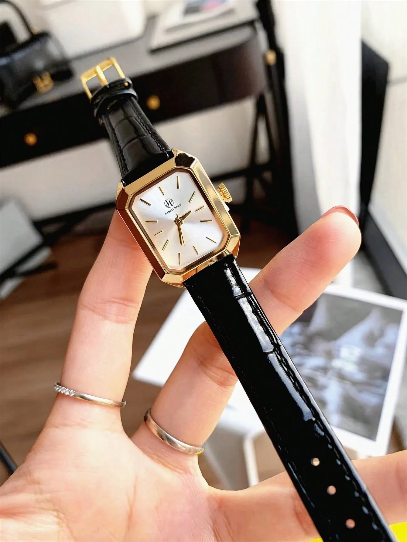 1pc Crocodile Embossed PU Polyurethane Strap Quartz Watch -  Gold