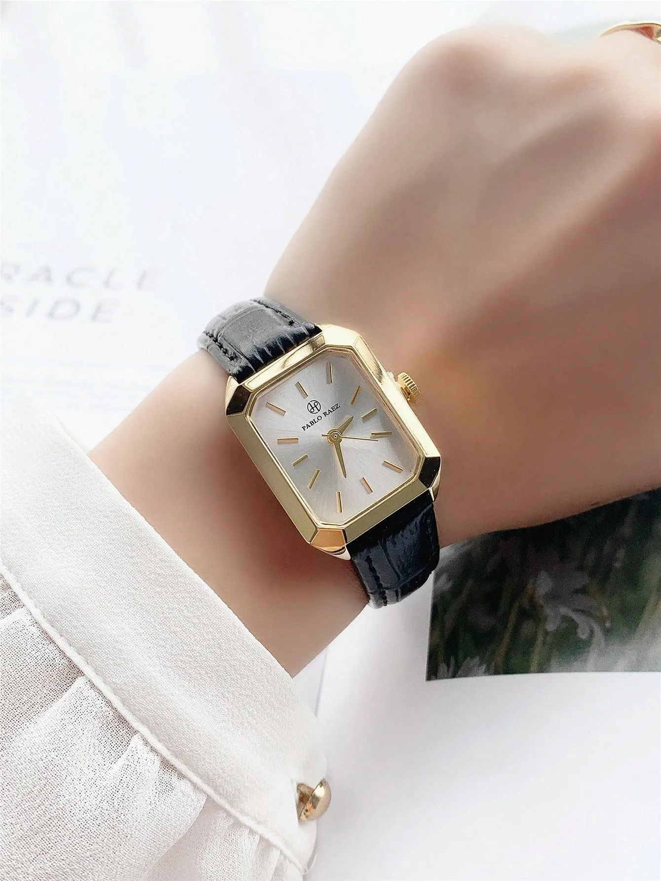 1pc Crocodile Embossed PU Polyurethane Strap Quartz Watch -  Gold