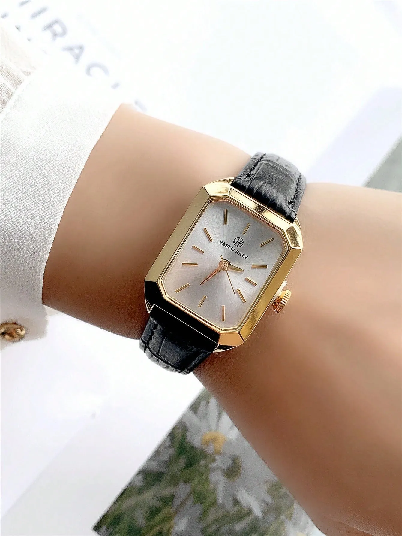 1pc Crocodile Embossed PU Polyurethane Strap Quartz Watch -  Gold
