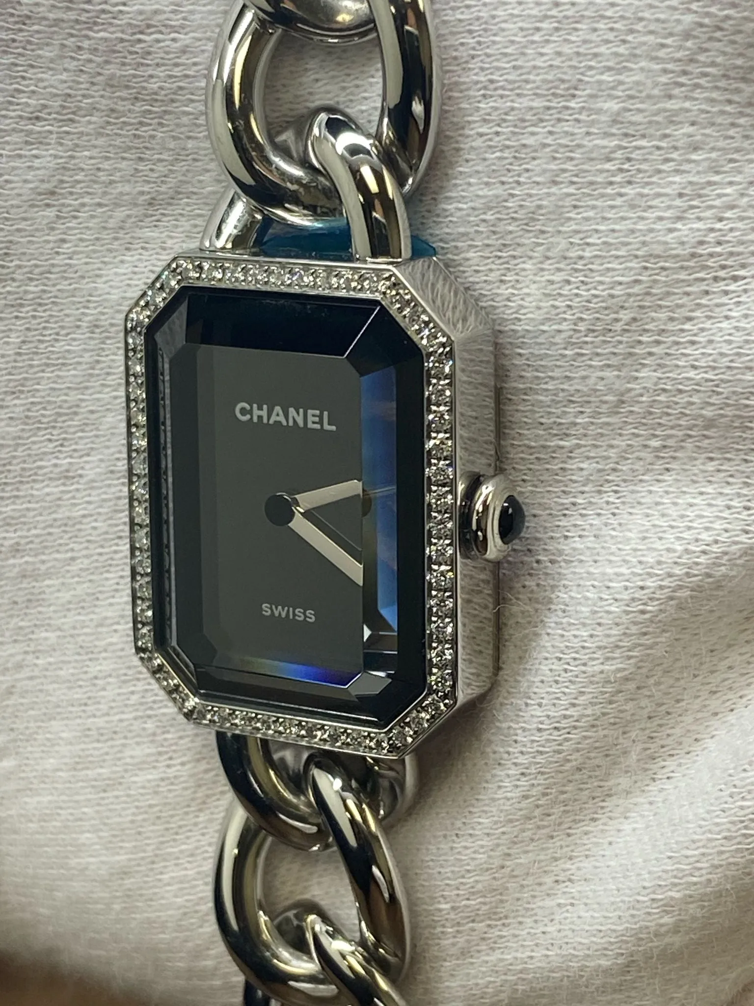 Chanel Premiere Gourmette Diamond Bezel H7020 Black-lacquered Dial Quartz Women's Watch