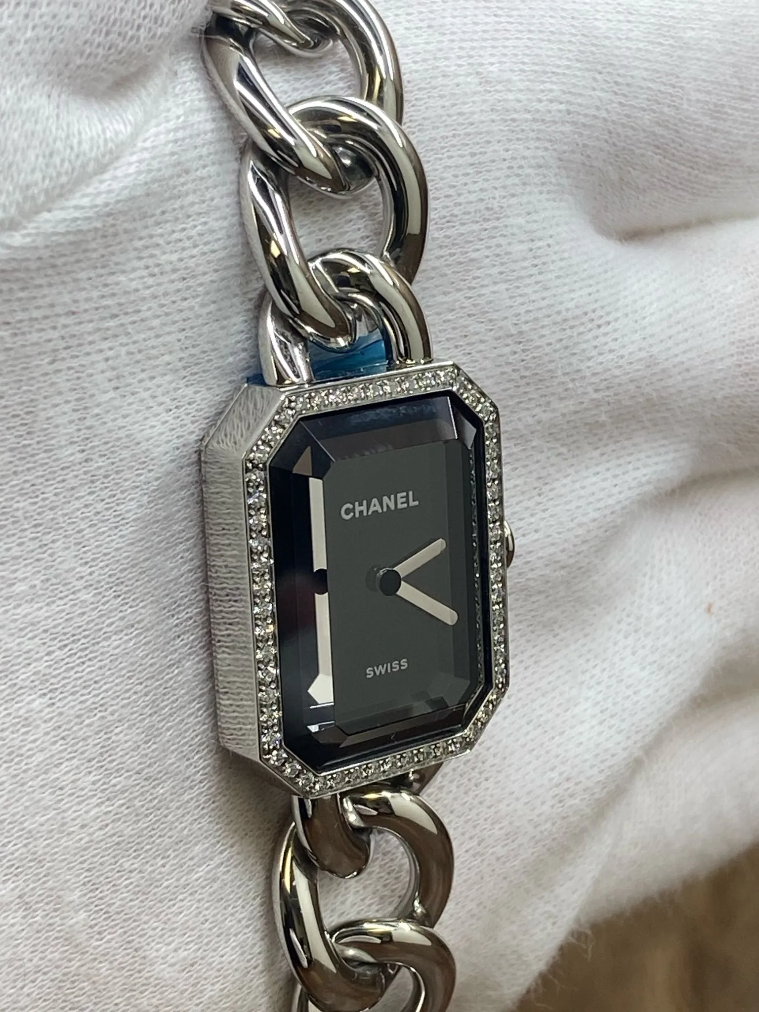 Chanel Premiere Gourmette Diamond Bezel H7020 Black-lacquered Dial Quartz Women's Watch