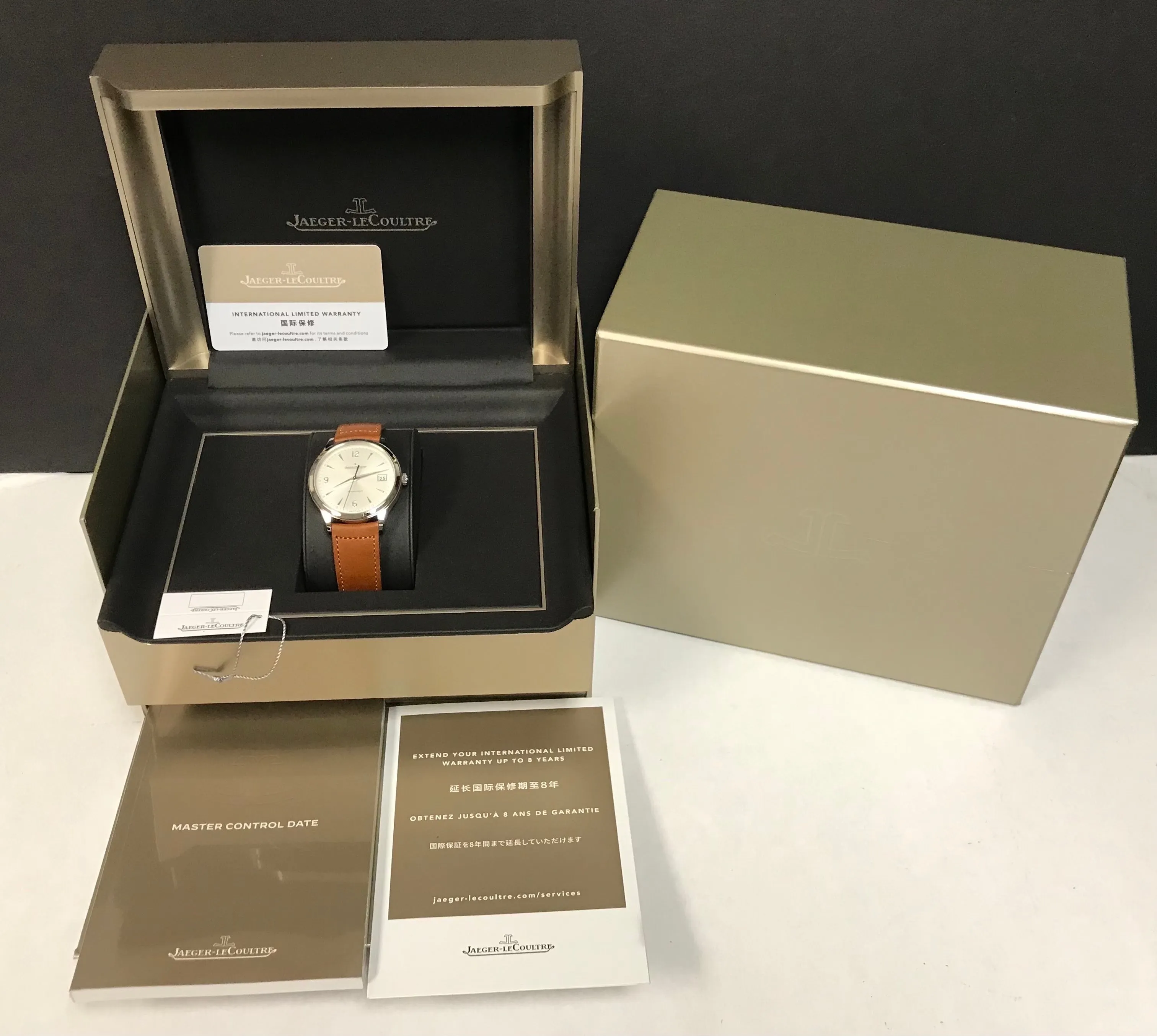 Jaeger-Lecoultre Master Control Date Q4018420 Silver Dial Automatic Men's Watch