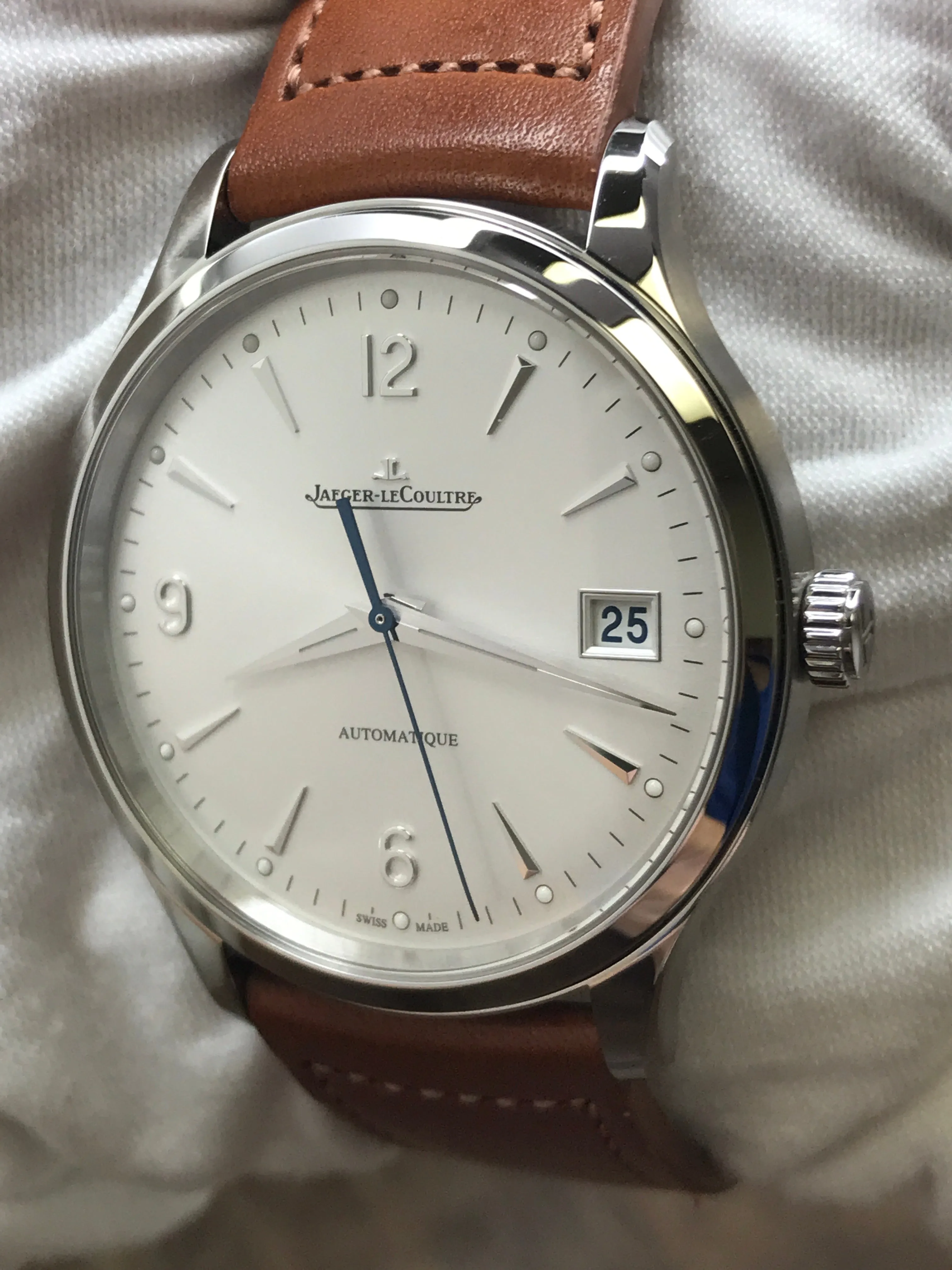 Jaeger-Lecoultre Master Control Date Q4018420 Silver Dial Automatic Men's Watch