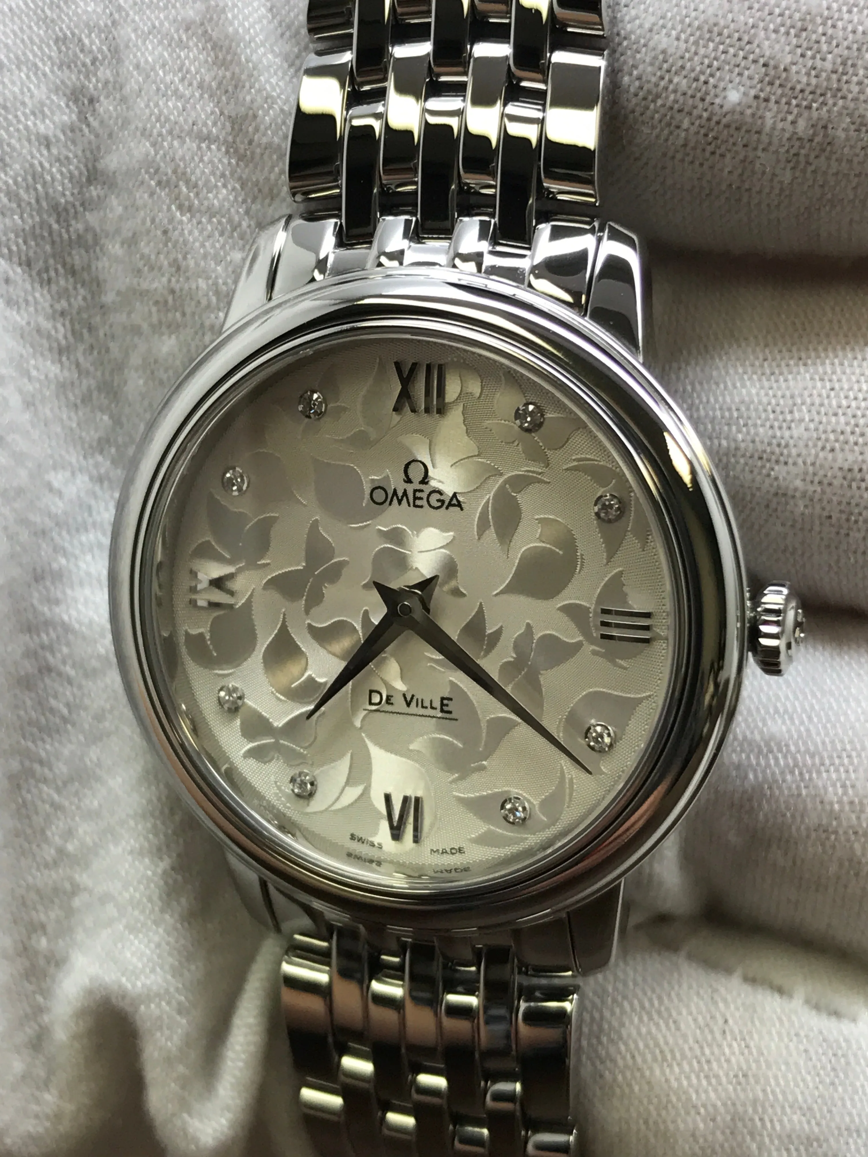 Omega De Ville Prestige 424.10.27.60.52.001 Silver Flower Motif Dial Quartz Women's Watch