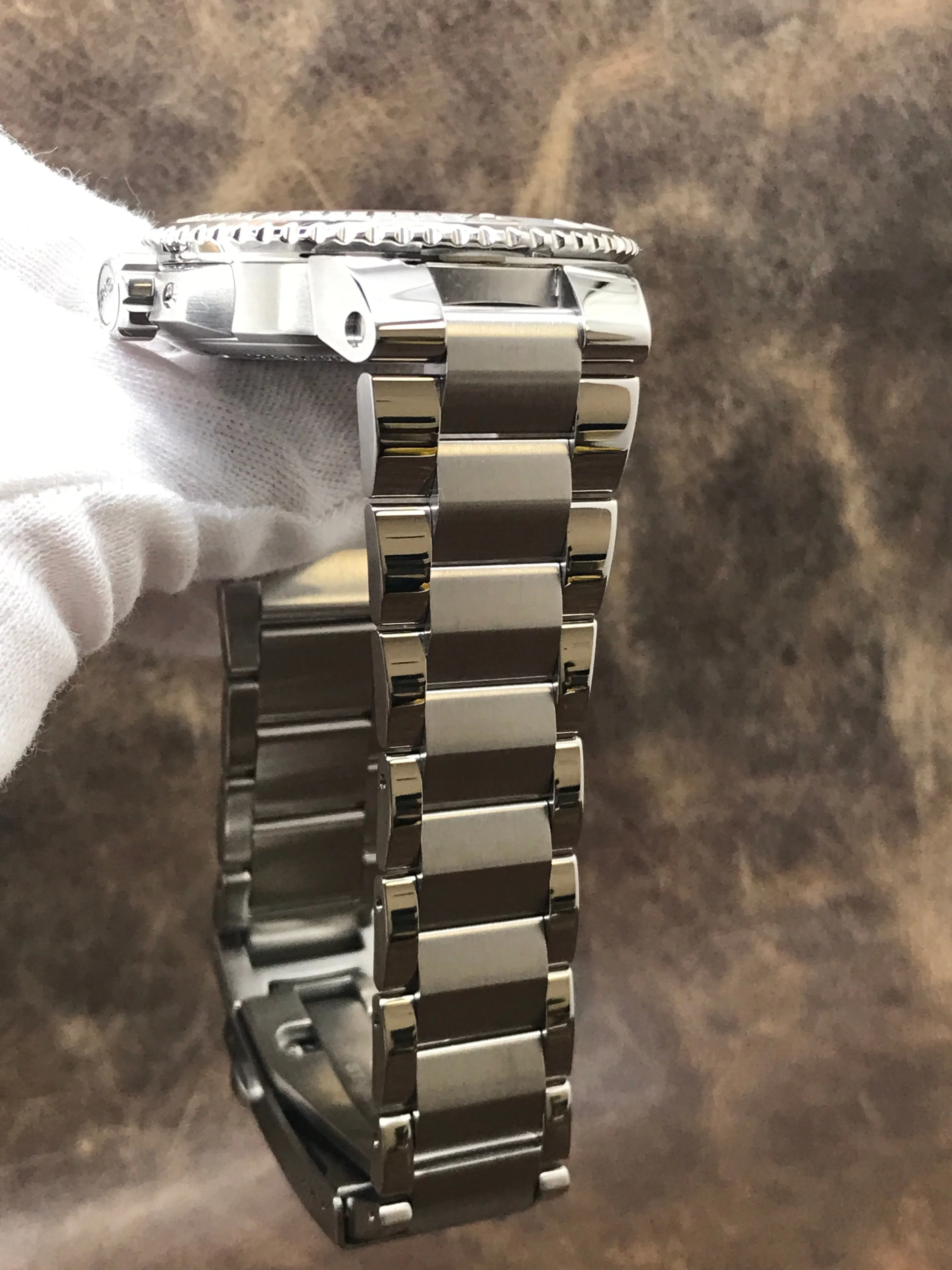 Oris Aquis Date 01 733 7730 4158 Red Dial Automatic Men's Watch