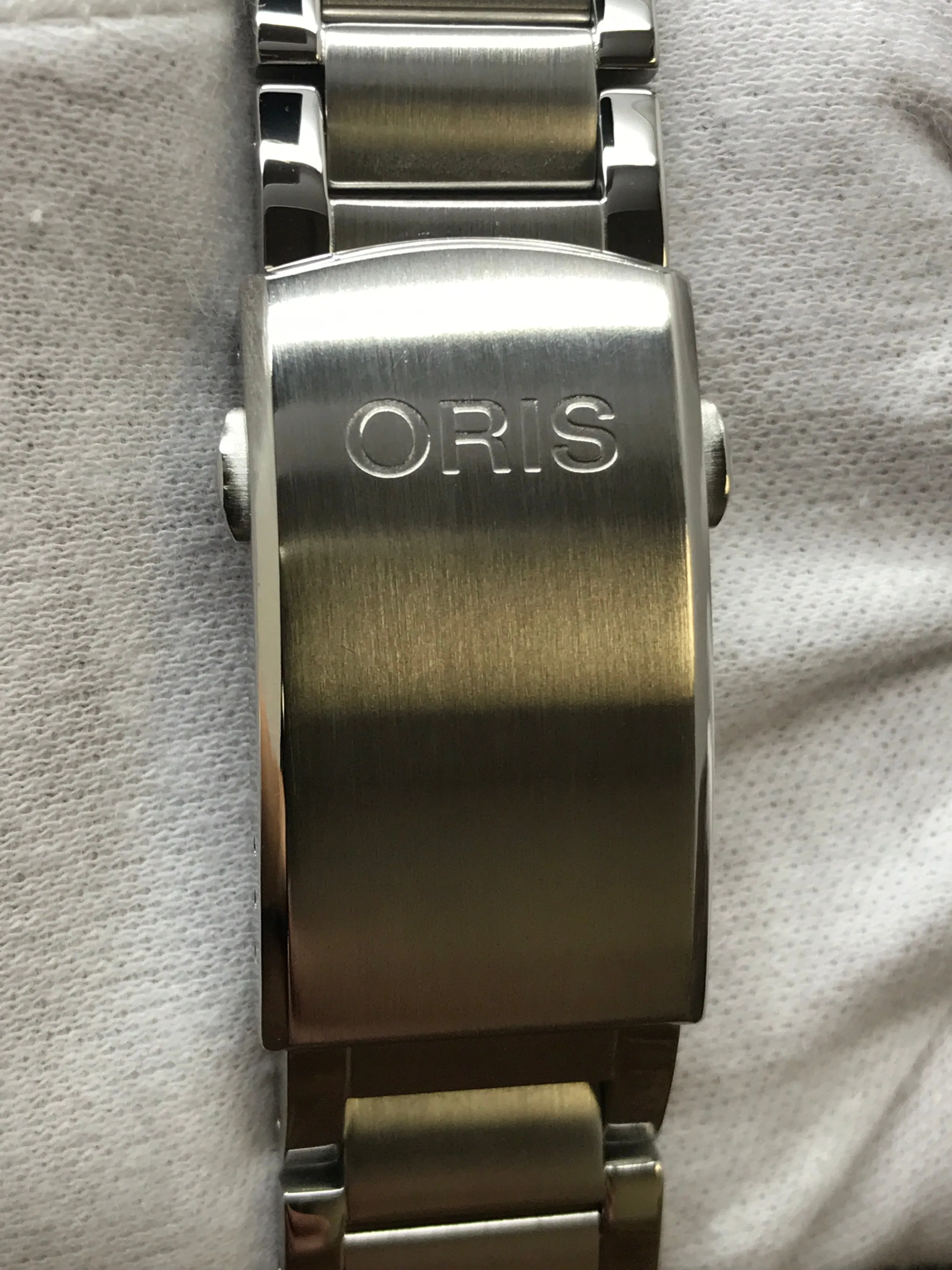 Oris Aquis Date 01 733 7730 4158 Red Dial Automatic Men's Watch