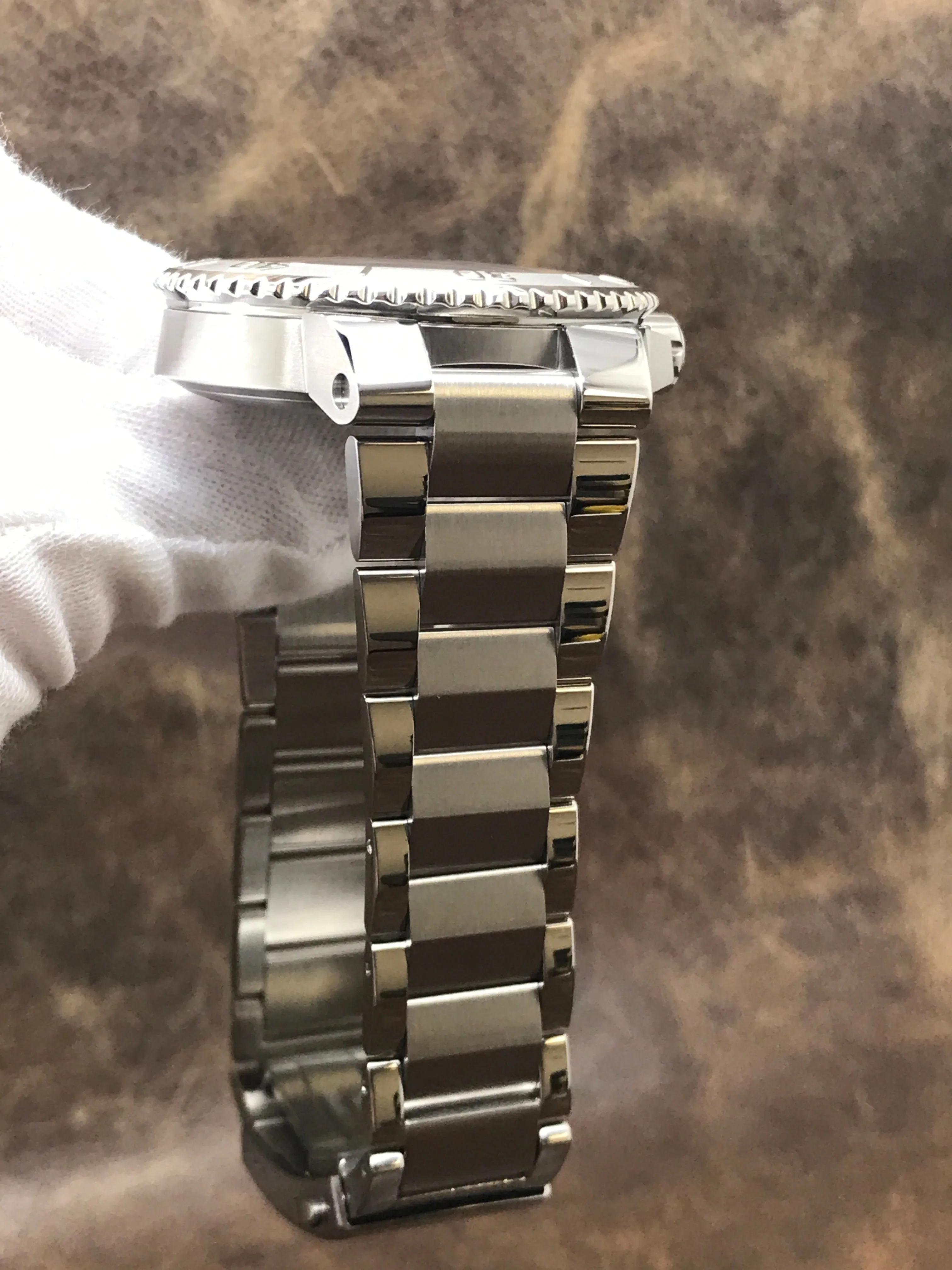 Oris Aquis Date 01 733 7730 4158 Red Dial Automatic Men's Watch