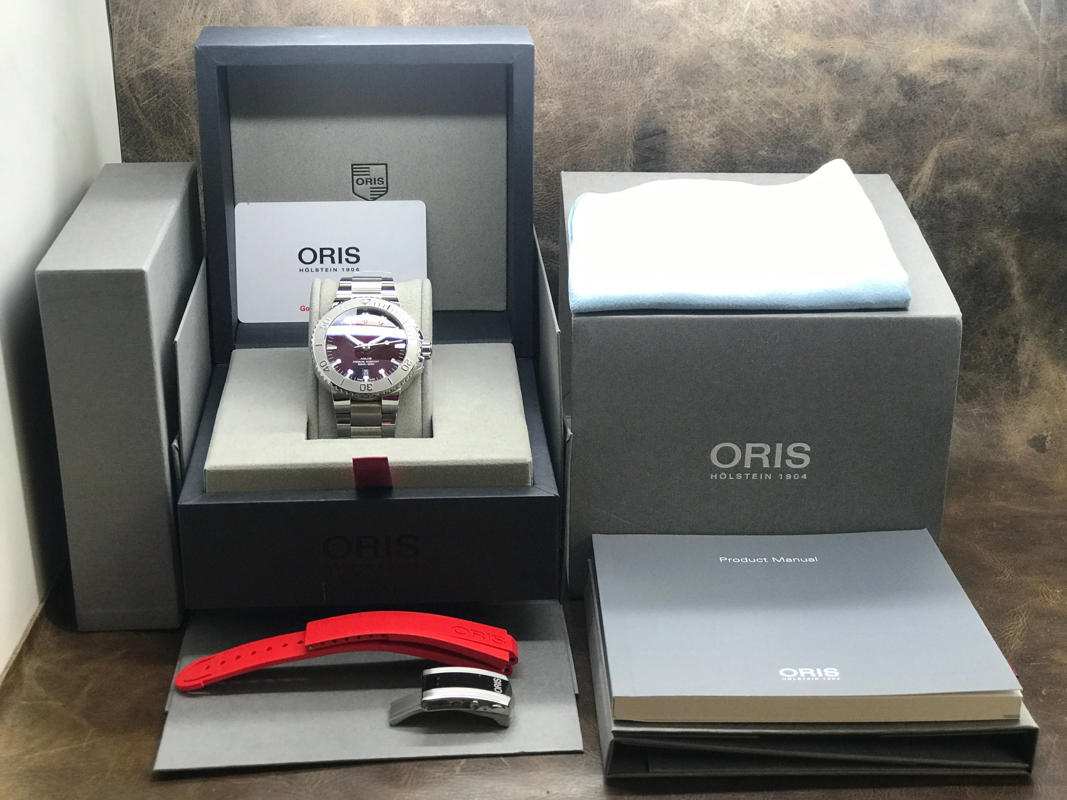 Oris Aquis Date 01 733 7730 4158 Red Dial Automatic Men's Watch