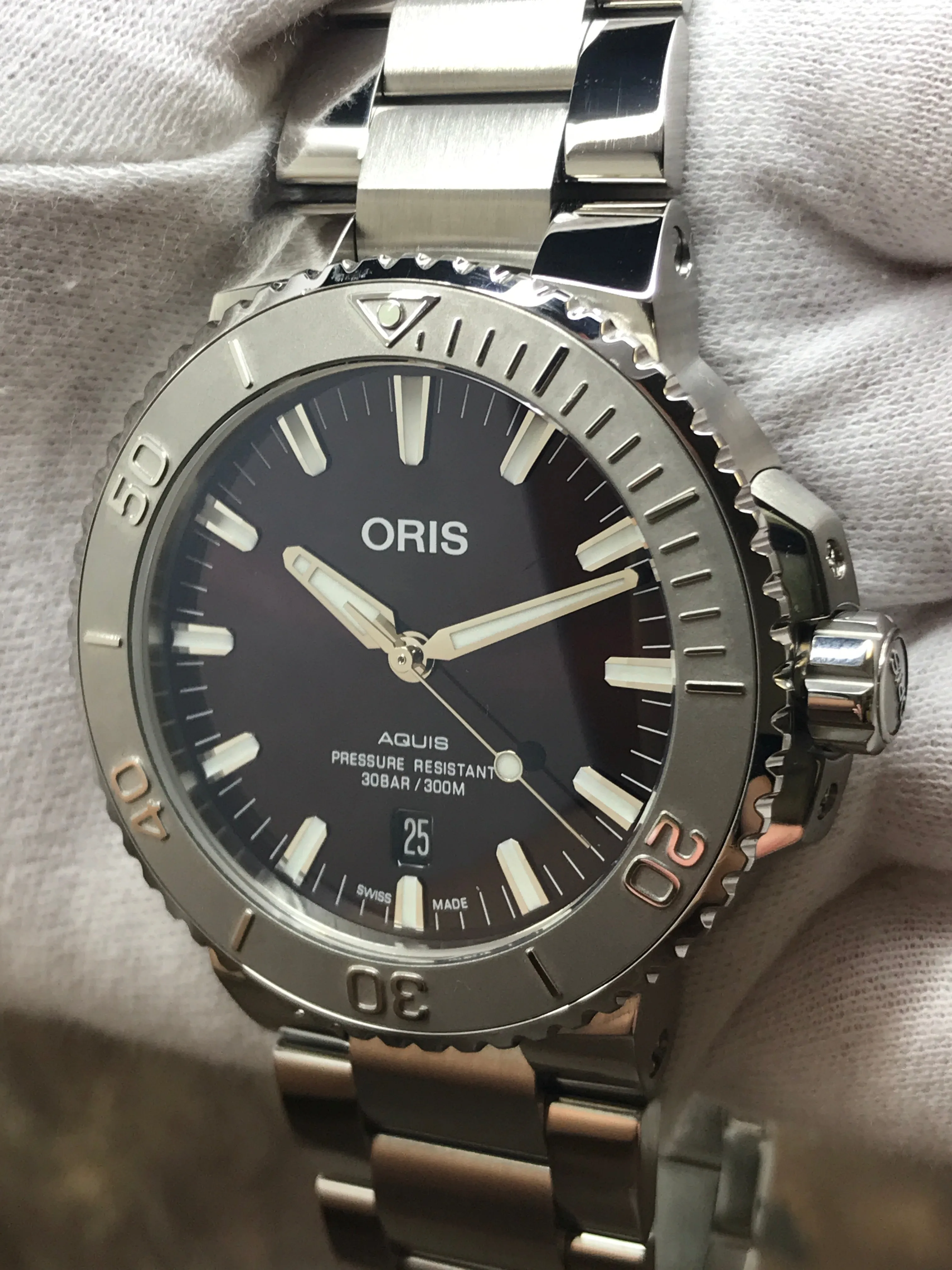 Oris Aquis Date 01 733 7730 4158 Red Dial Automatic Men's Watch