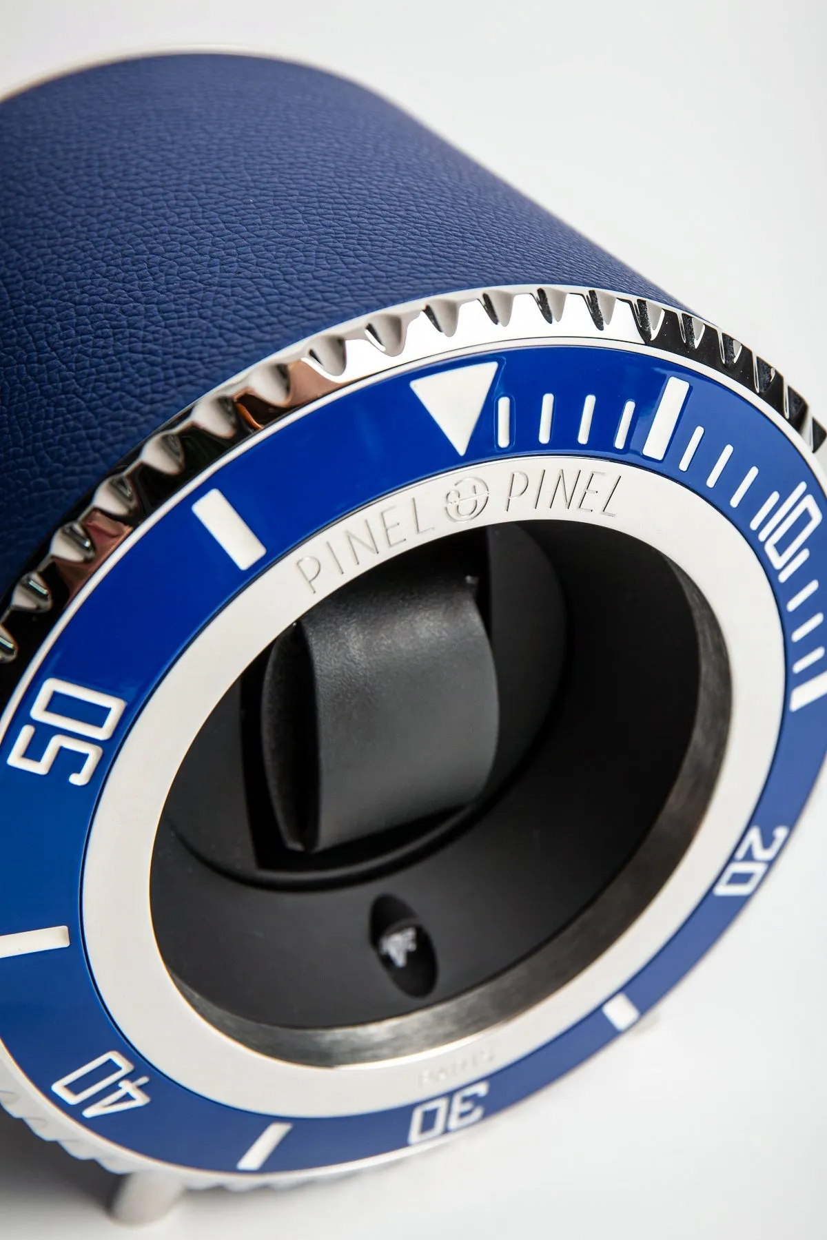 PINEL ET PINEL | TWIN BLUE SUB WATCH WINDER