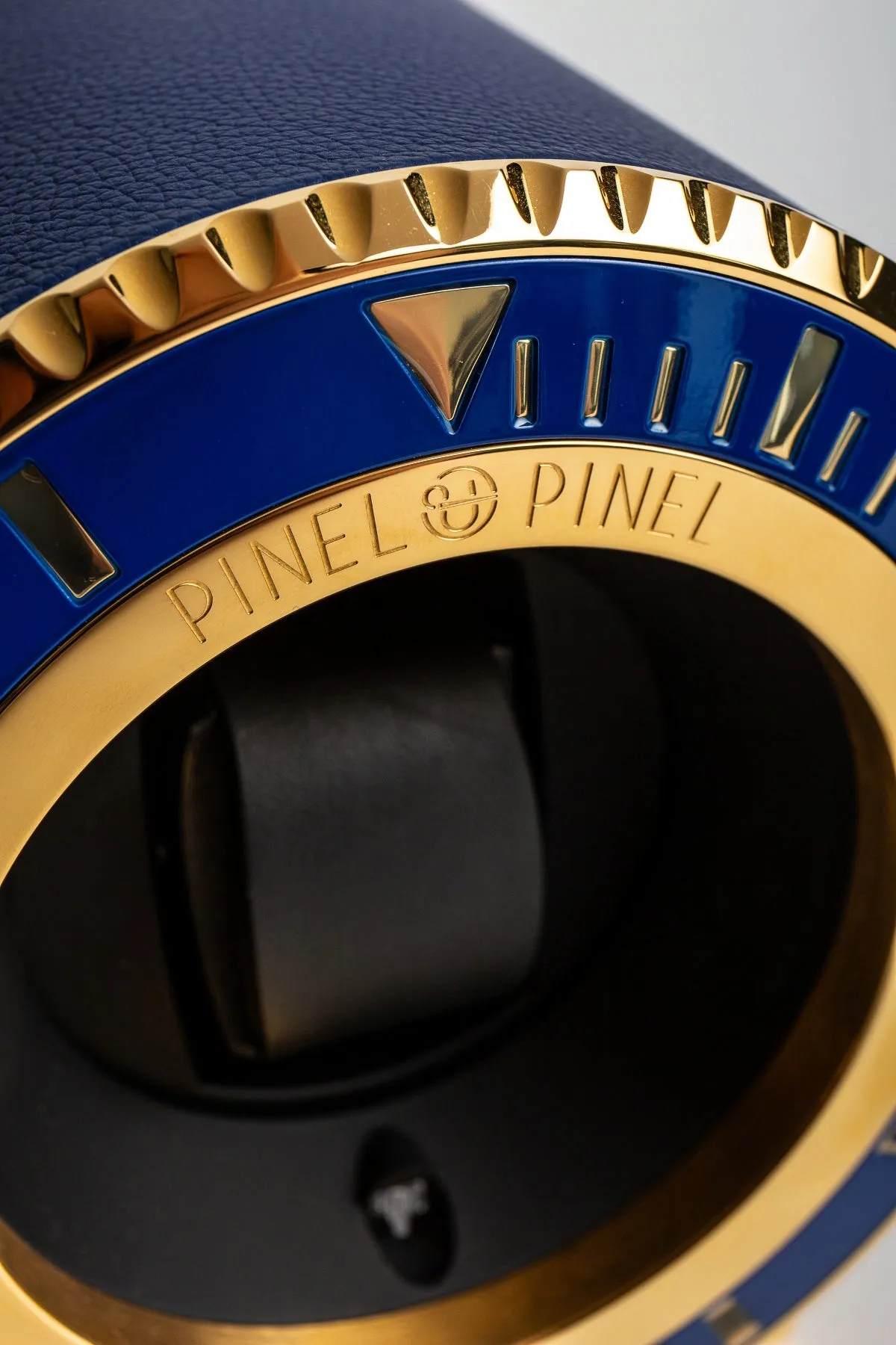 PINEL ET PINEL | TWIN SUB GOLD/CALFSKIN WATCH WINDER