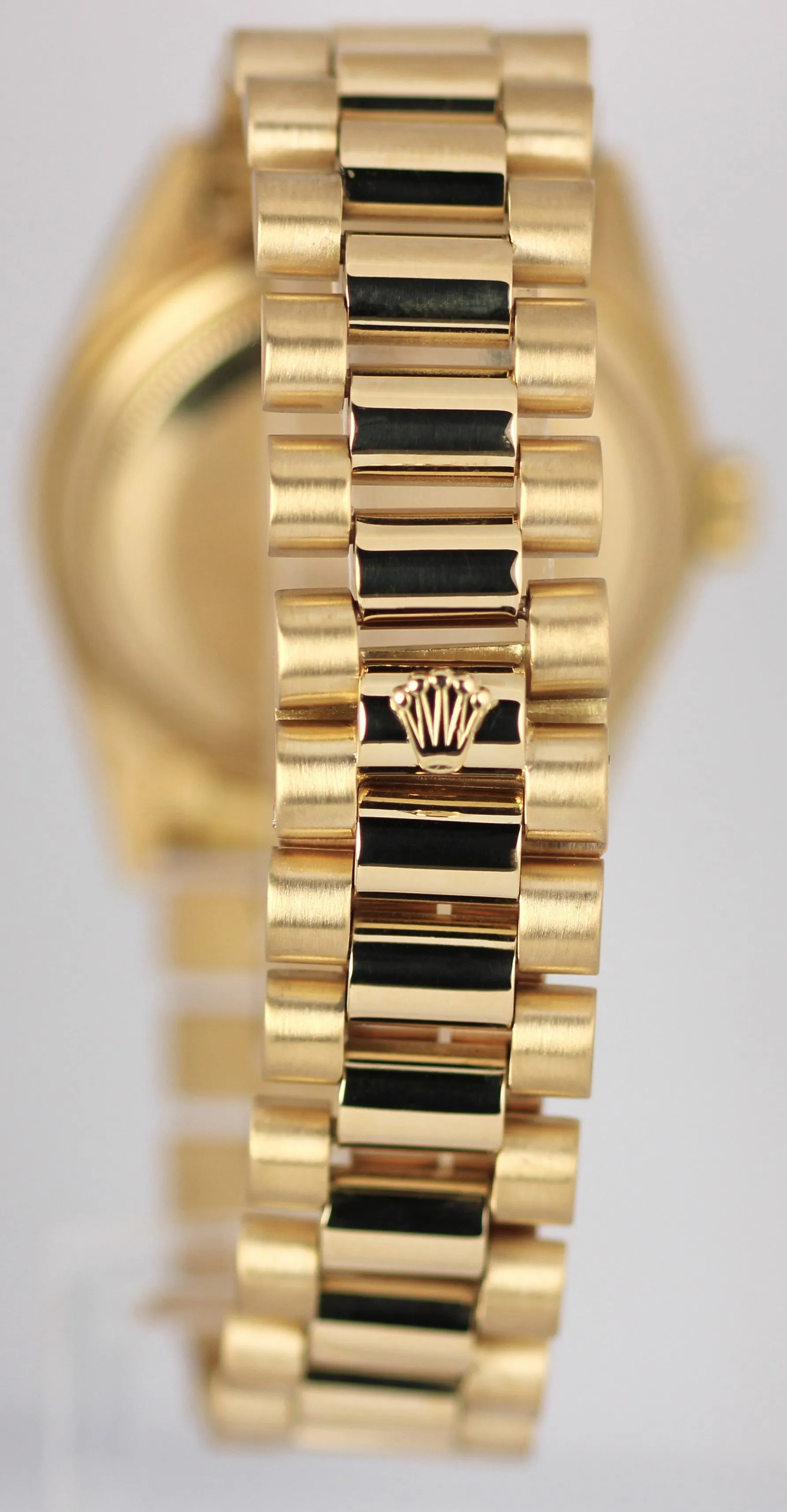 Rolex Day-Date President 18K Yellow Gold Fluted Champagne 36mm 18038 Watch