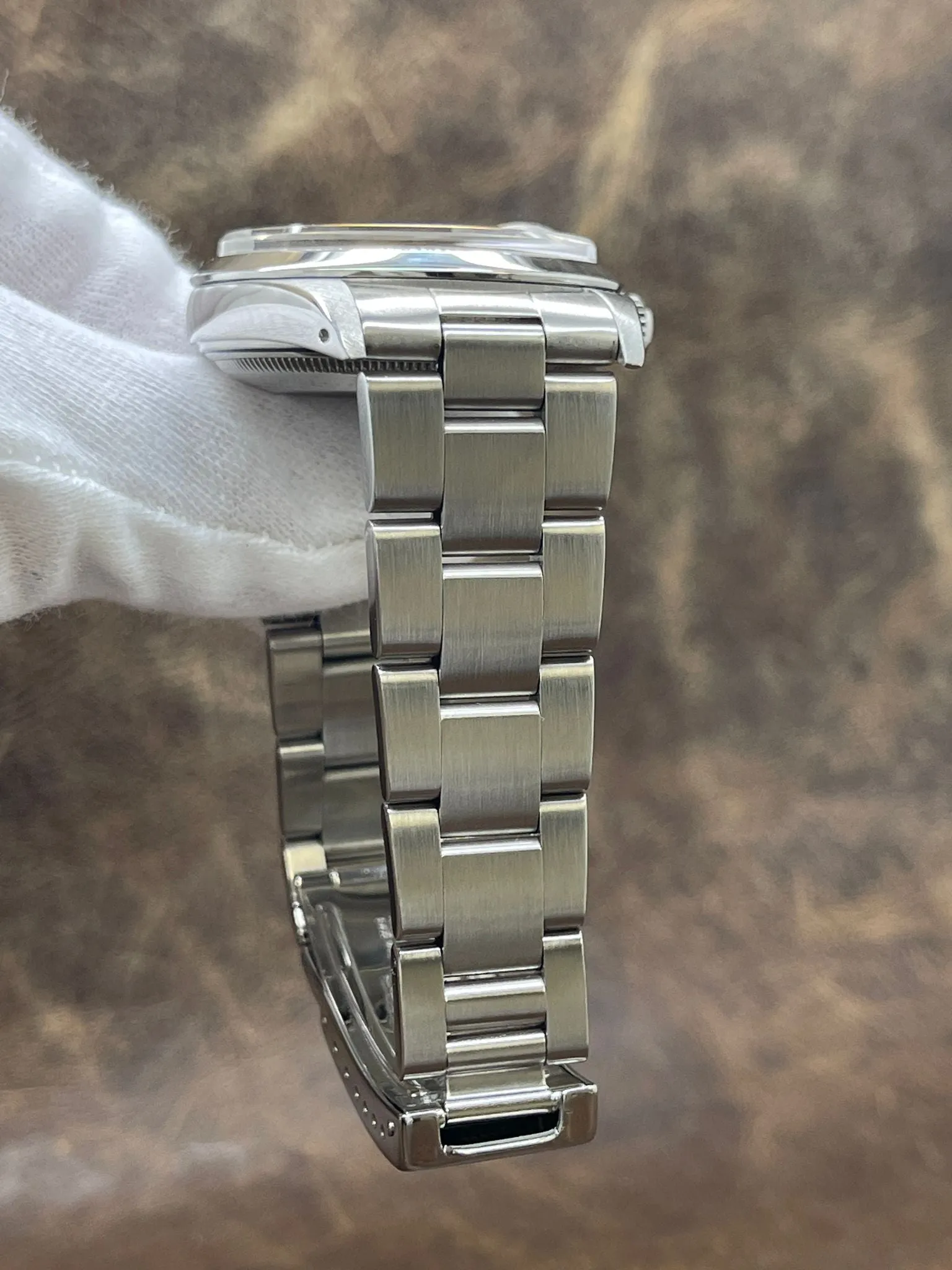 Rolex Oyster Perpetual Date 34mm 15000 Silver Dial Automatic Watch