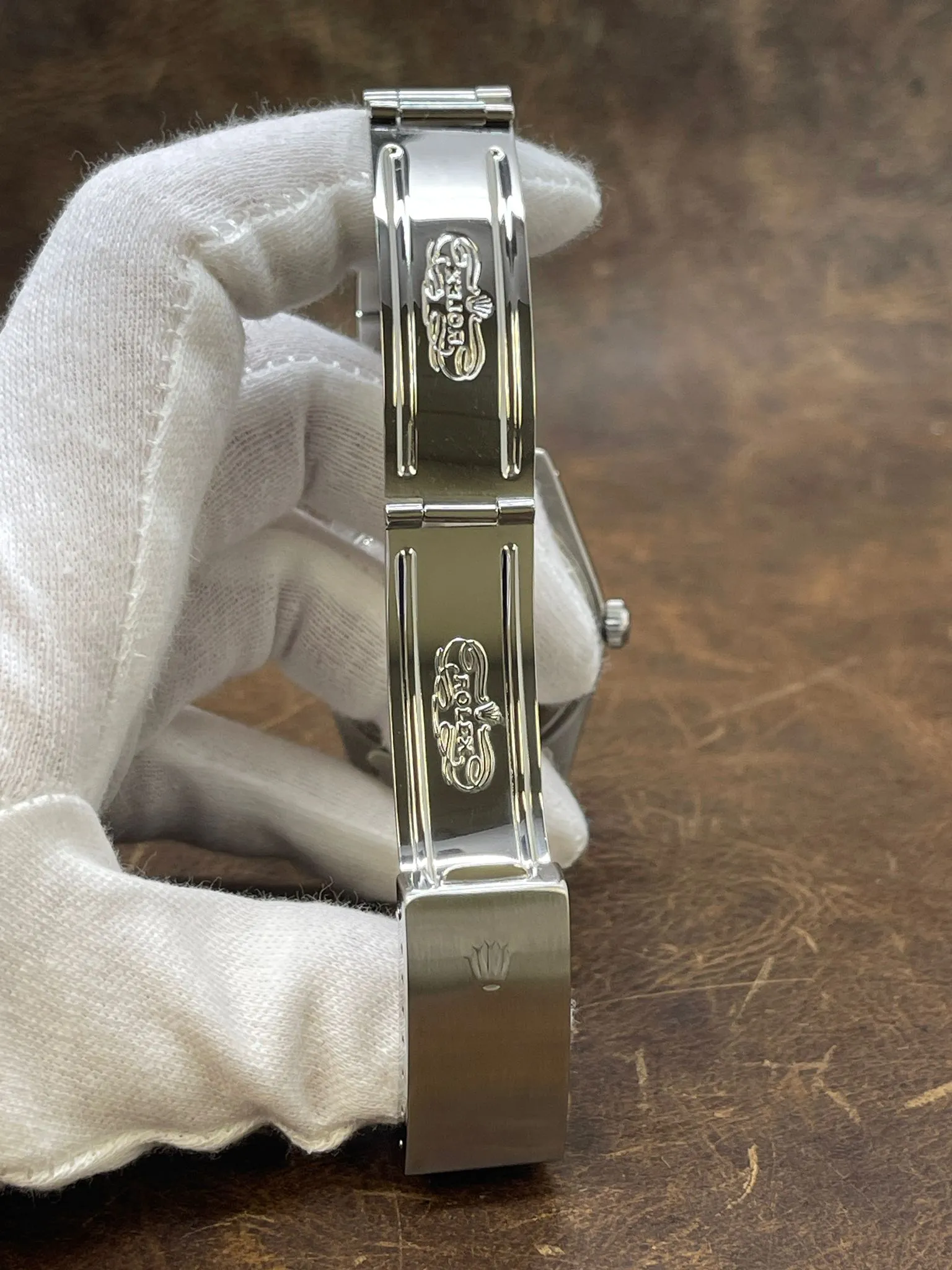 Rolex Oyster Perpetual Date 34mm 15000 Silver Dial Automatic Watch