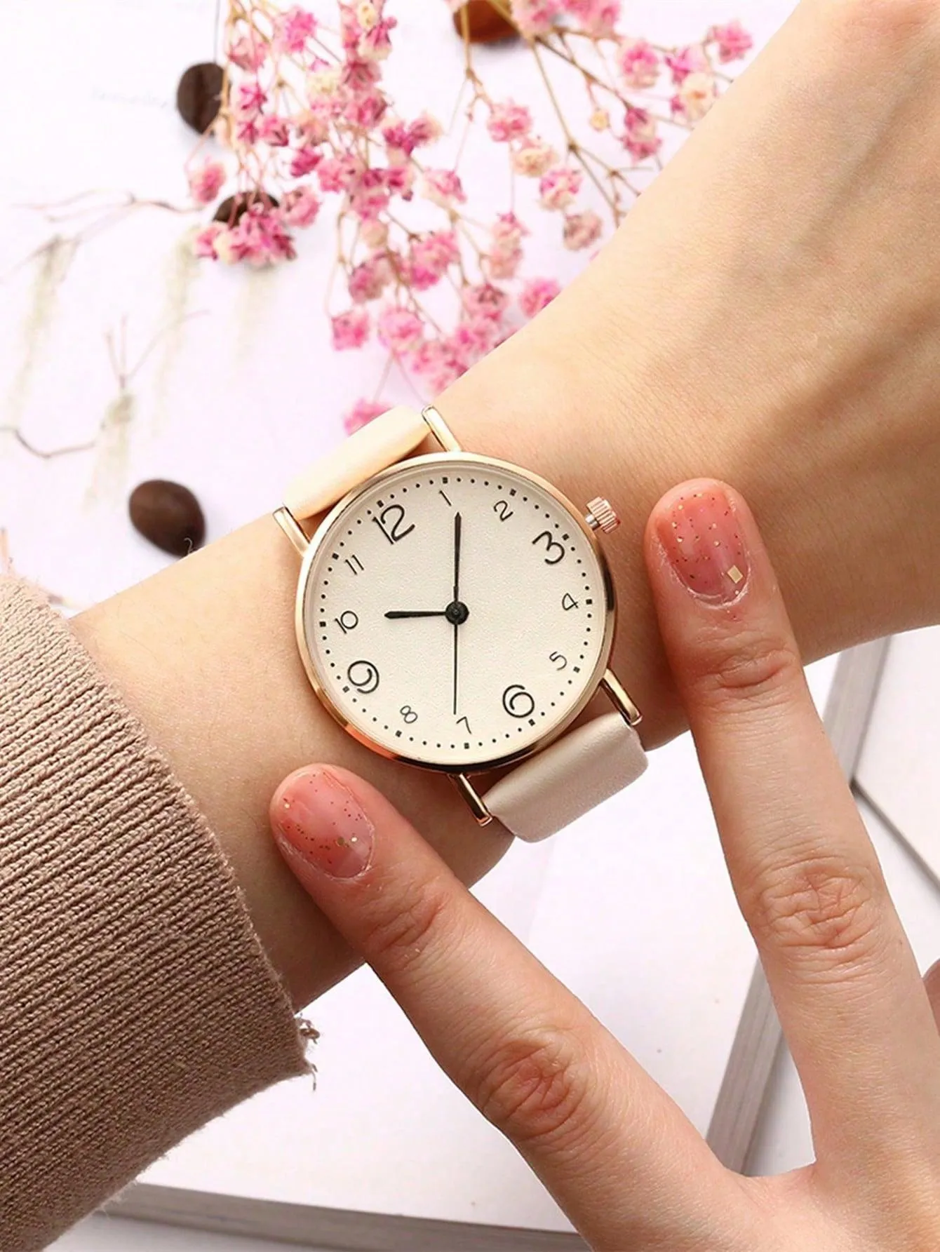 Round Pointer Quartz Watch