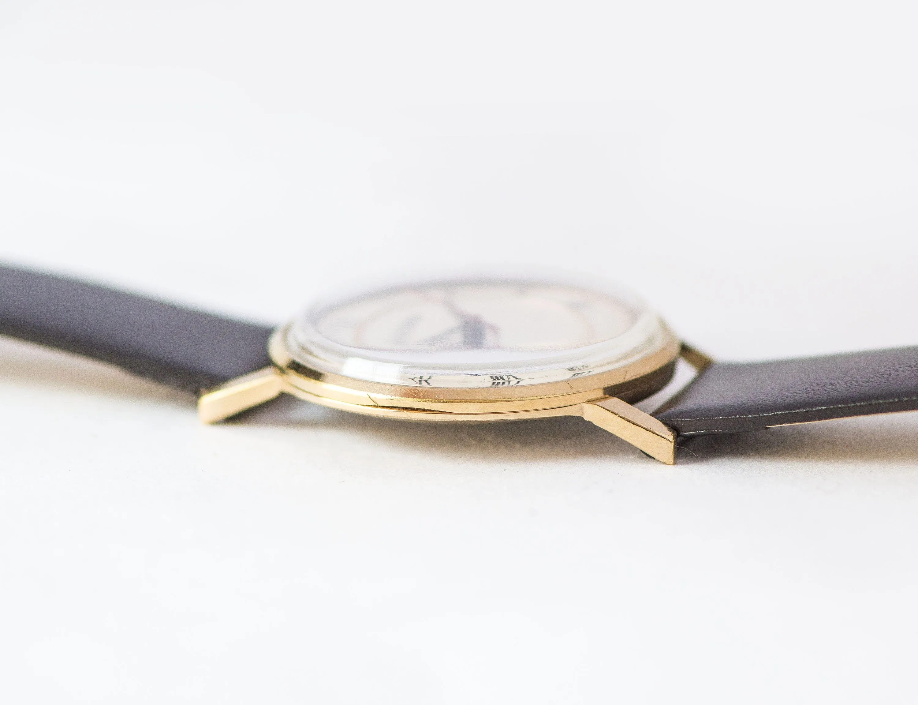 Slim unisex wristwatch quartz Sekonda gold plated. Men's watch Roman numerals. Quality mark tomboy watch gift. New premium leather band