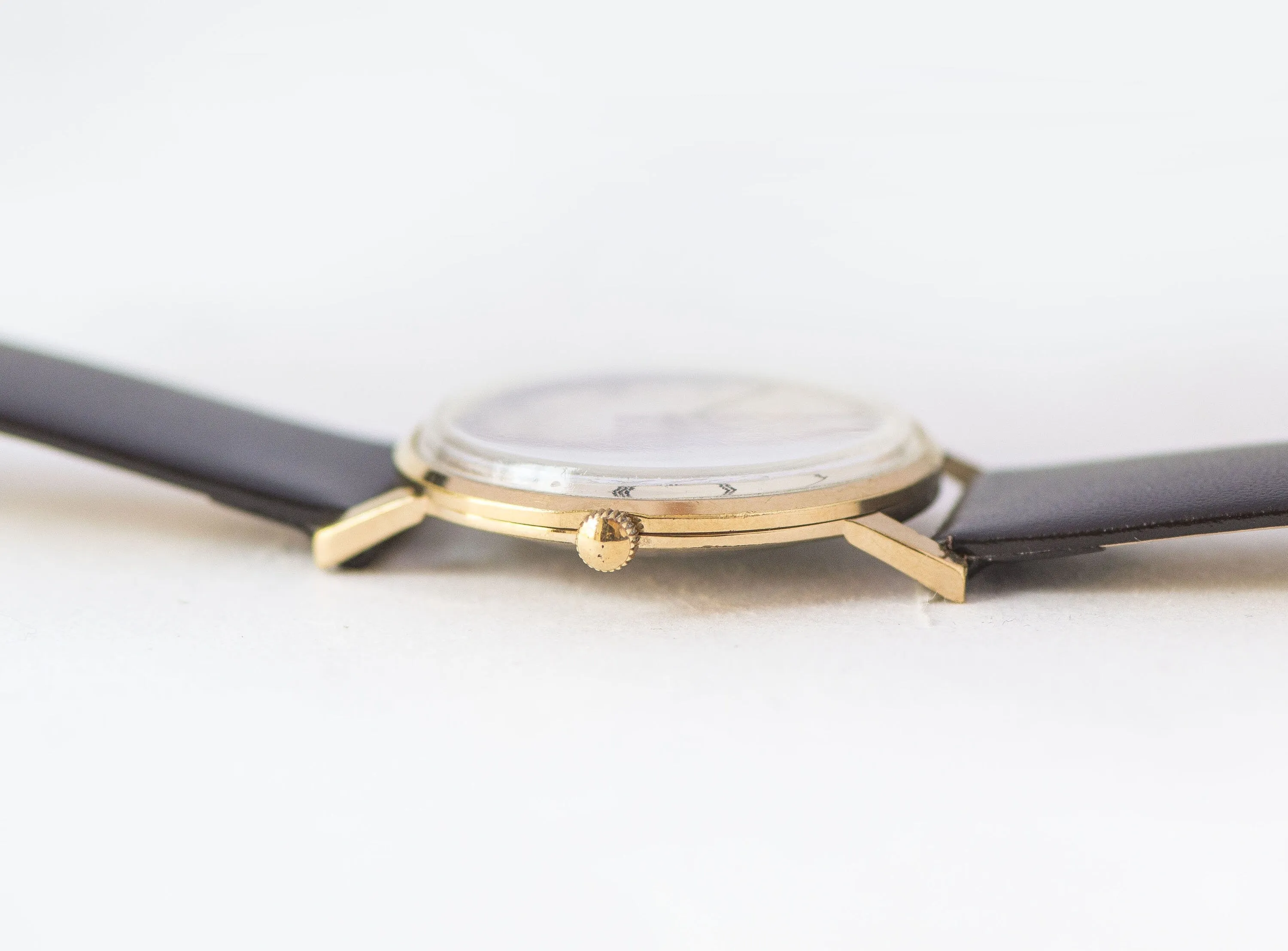 Slim unisex wristwatch quartz Sekonda gold plated. Men's watch Roman numerals. Quality mark tomboy watch gift. New premium leather band