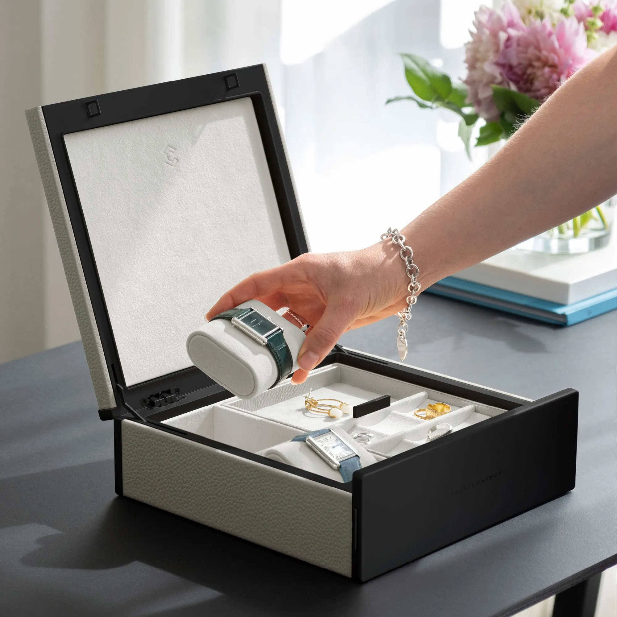 TAYLOR 2 WATCH AND JEWELRY BOX - WHITE / BLACK