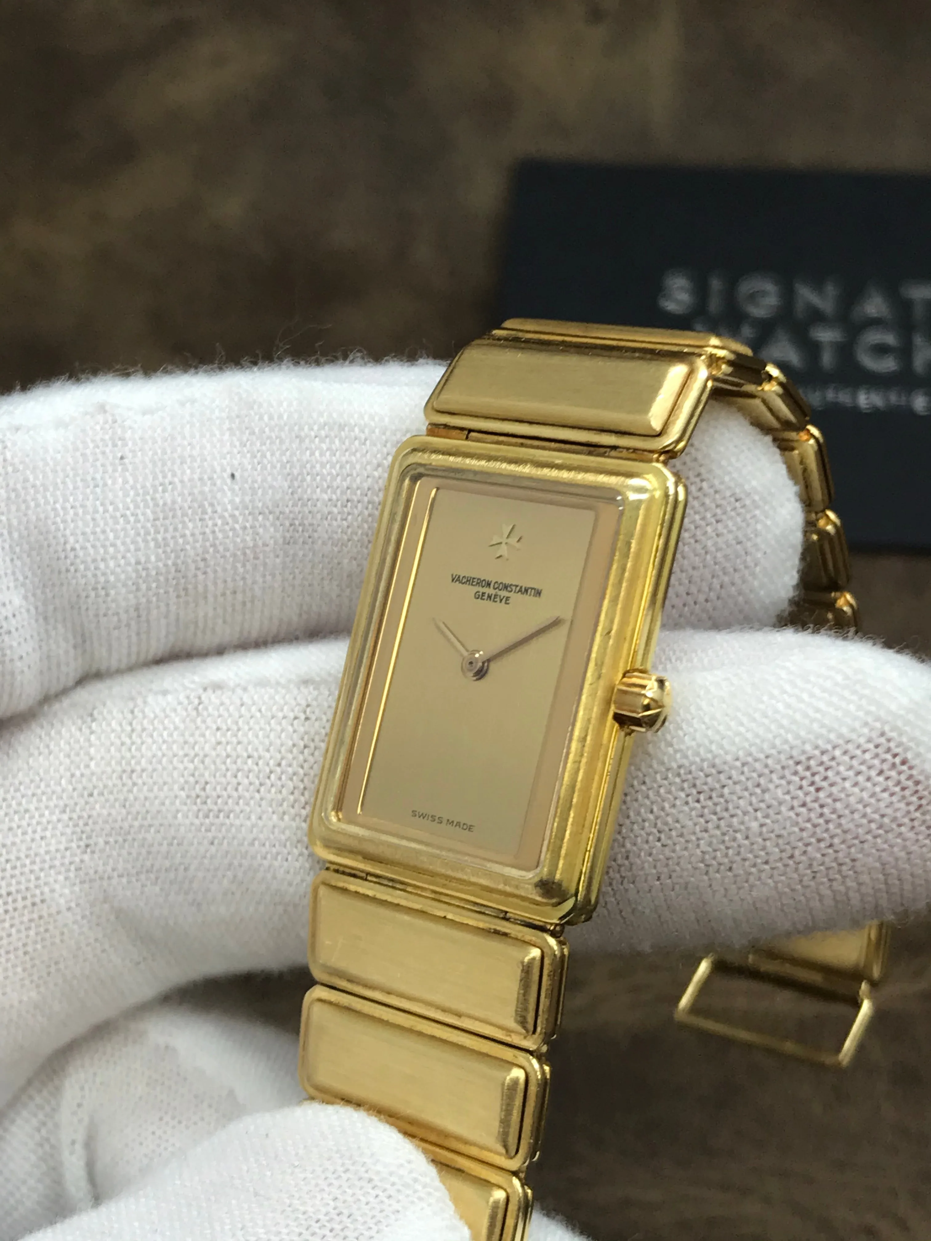 Vacheron Constantin Harmony 18K Harmony 61201 Champagne Dial Quartz Women's Watch