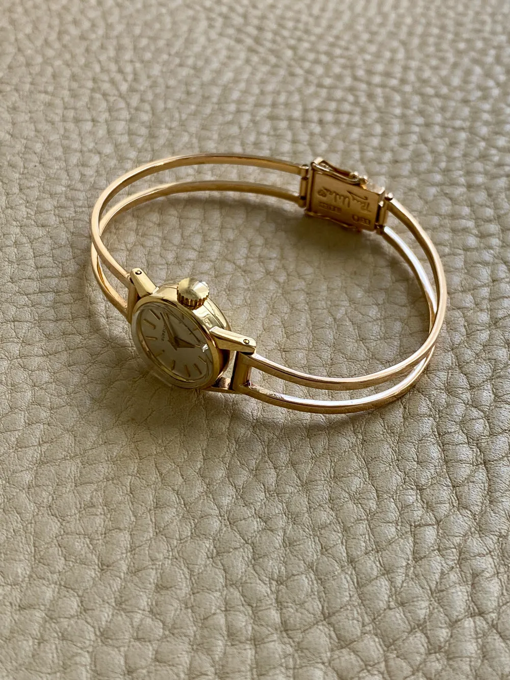 Vintage Ladies Gubelin Watch in 18k gold with bracelet band by Rey Urban 1960 - 6.25 inch interior