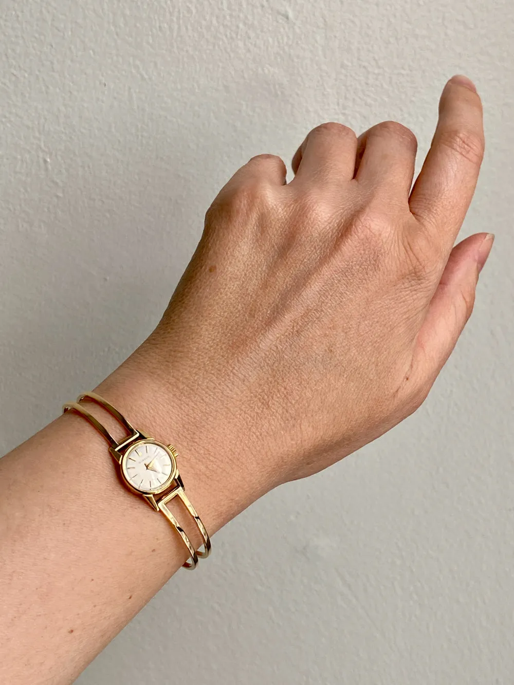 Vintage Ladies Gubelin Watch in 18k gold with bracelet band by Rey Urban 1960 - 6.25 inch interior
