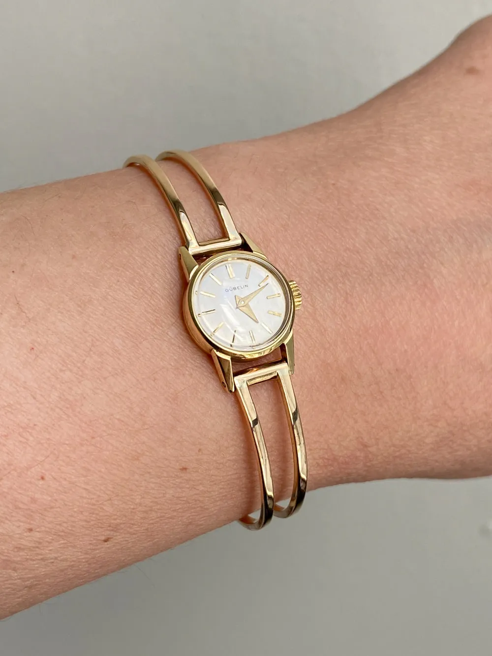 Vintage Ladies Gubelin Watch in 18k gold with bracelet band by Rey Urban 1960 - 6.25 inch interior