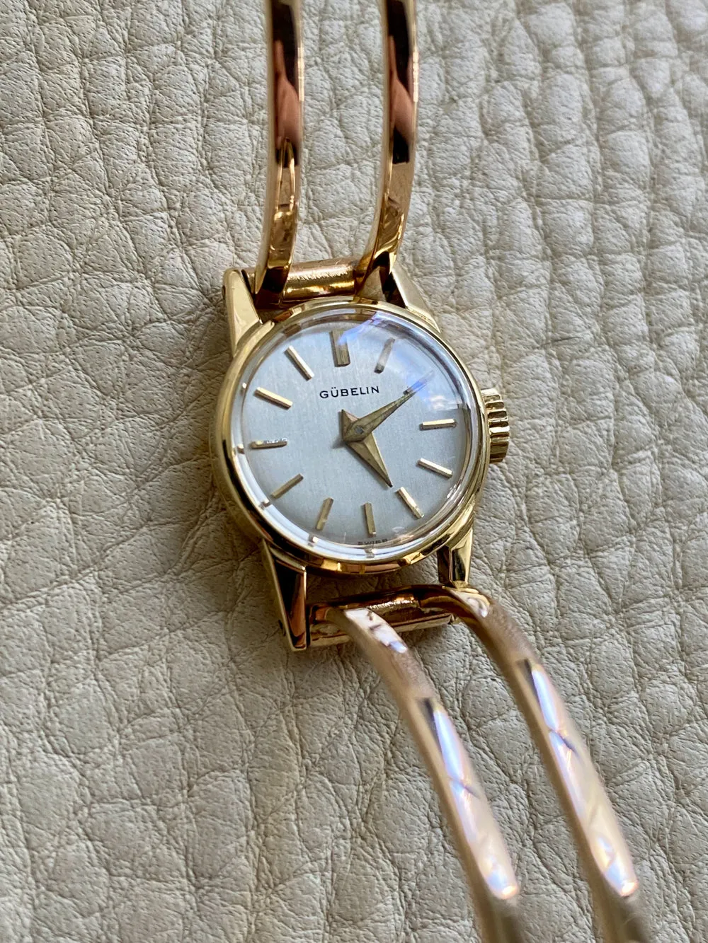 Vintage Ladies Gubelin Watch in 18k gold with bracelet band by Rey Urban 1960 - 6.25 inch interior