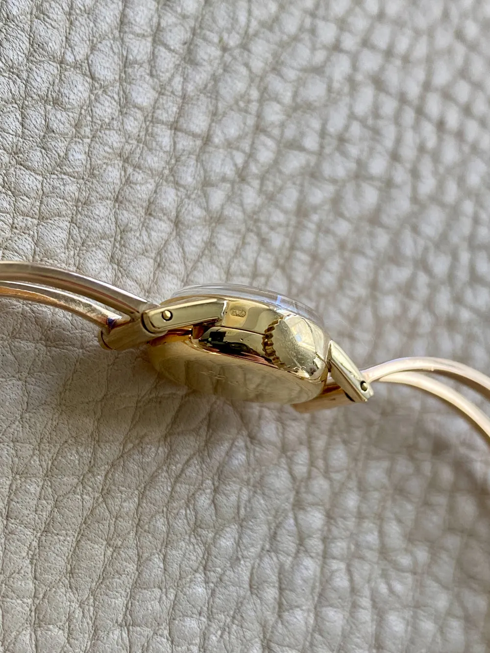 Vintage Ladies Gubelin Watch in 18k gold with bracelet band by Rey Urban 1960 - 6.25 inch interior