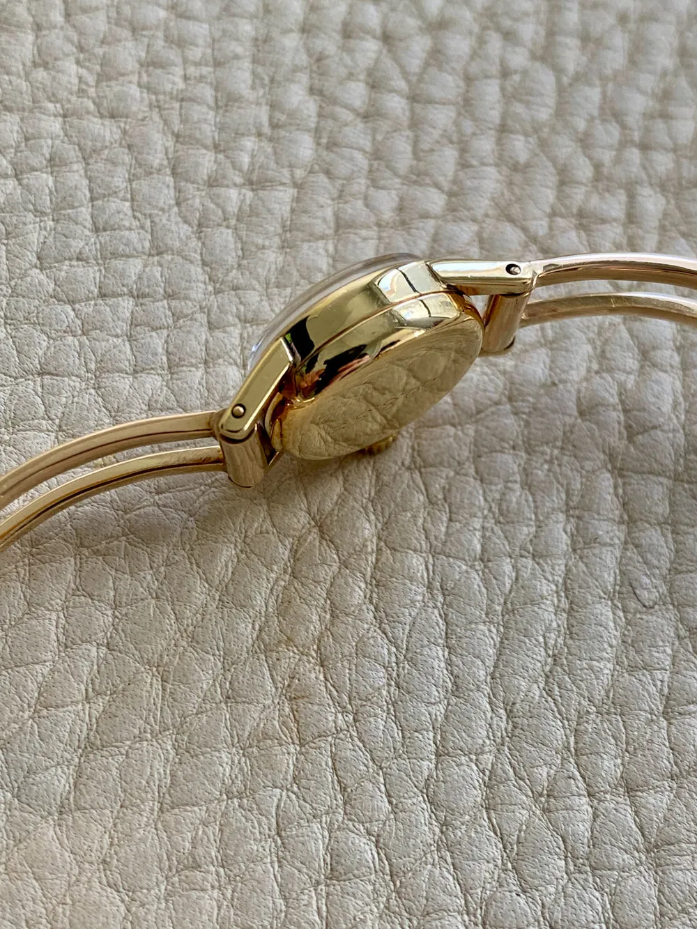 Vintage Ladies Gubelin Watch in 18k gold with bracelet band by Rey Urban 1960 - 6.25 inch interior